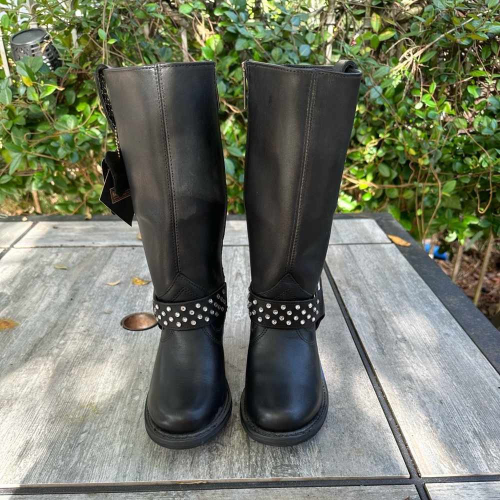 Harley Davidson women’s size 6 boots. New never worn.